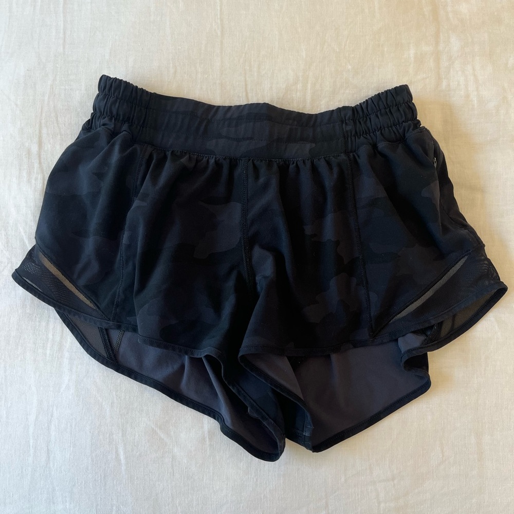 Lululemon Camo Hotty Hot short 2.5 size 6